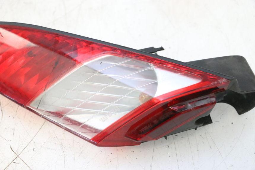 photo de LINKES RÜCKLICHT PEUGEOT SATELIS 125 (2006 - 2009) - Alternative Perspektive