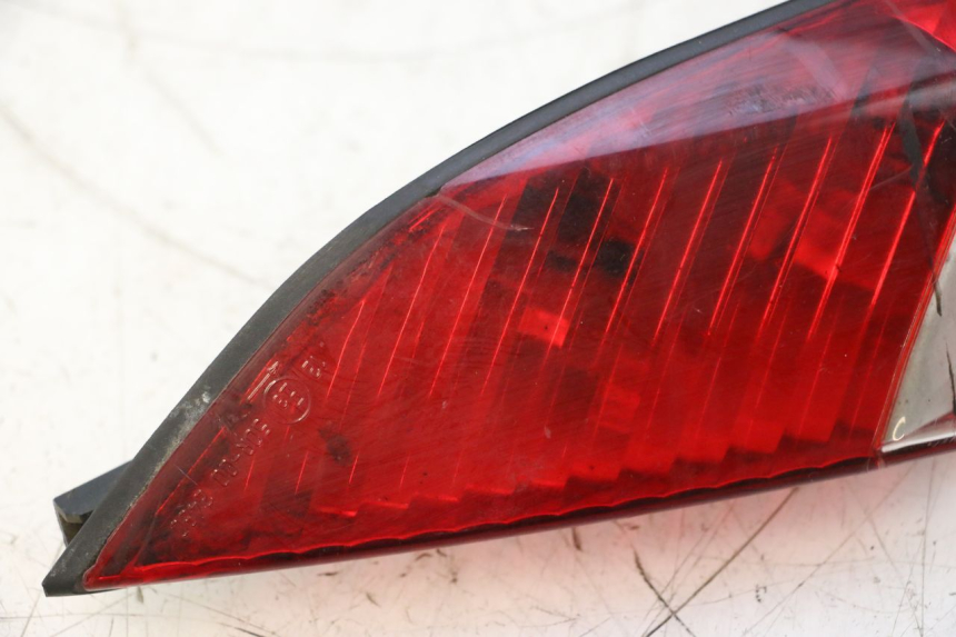 photo de LINKES RÜCKLICHT PEUGEOT SATELIS 125 (2006 - 2009) - Details der Befestigungspunkte