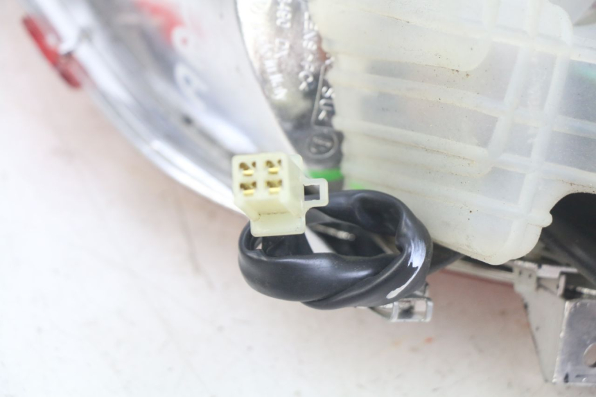 photo de LINKES RÜCKLICHT YAMAHA X-MAX XMAX 125 (2010 - 2013) - Zoom auf Gebrauchszustand