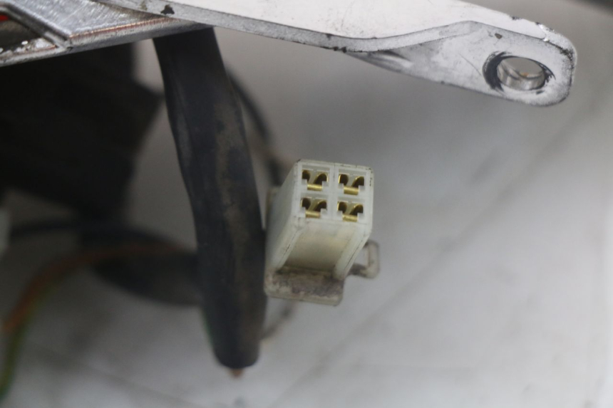 photo de LINKES RÜCKLICHT YAMAHA XMAX X-MAX 125 (2006 - 2009) - Oberflächenzustand und Material