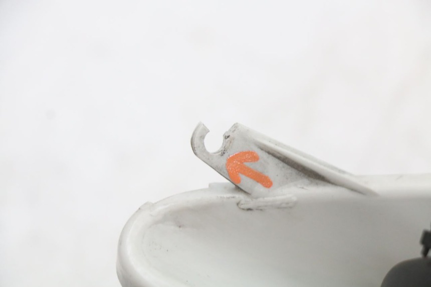 photo de LINKES RÜCKLICHT YAMAHA XMAX X-MAX 125 (2006 - 2009) - Oberflächenzustand und Material