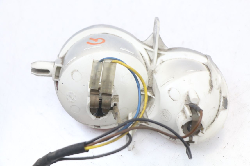 photo de RÜCKLICHT LINKS YAMAHA YP MAJESTY 125 (2002 - 2006) - Oberflächenzustand und Material