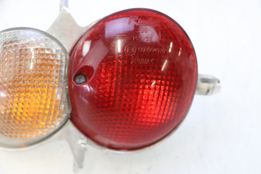 photo de RÜCKLICHT LINKS YAMAHA YP MAJESTY 125 (2007 - 2010) - Details der Befestigungspunkte