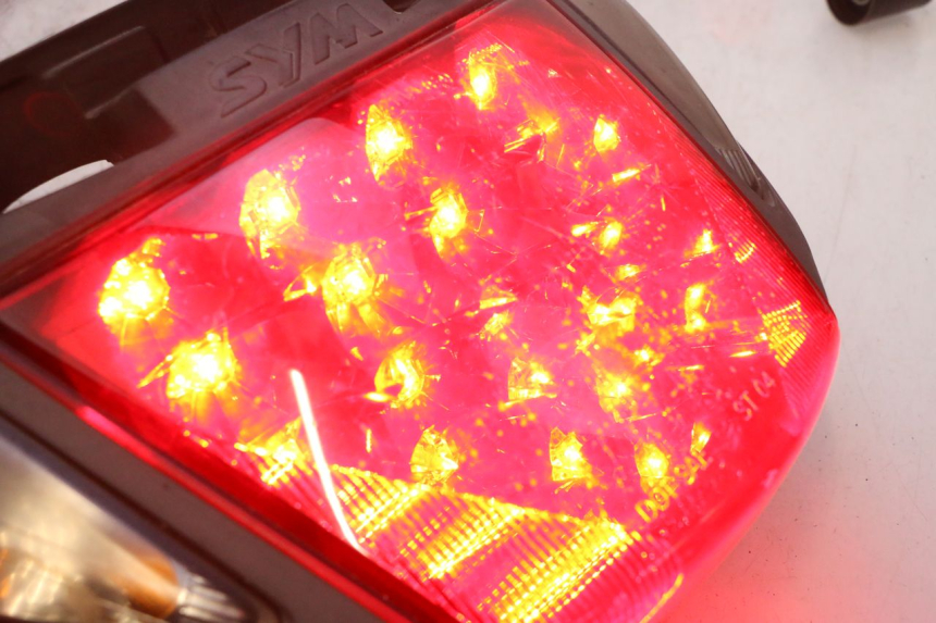 photo de RÜCKLICHT SYM GTS EVO 125 (2009 - 2013) - Zoom auf Gebrauchszustand