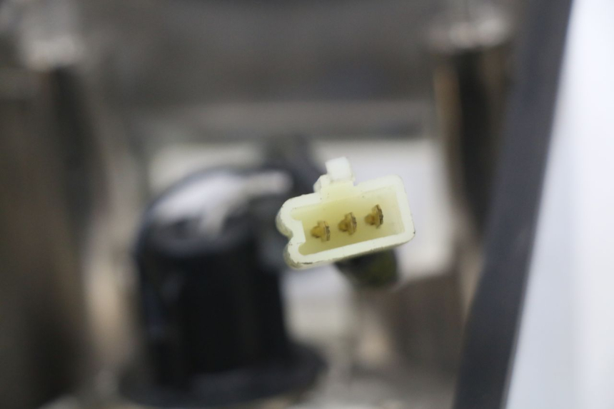 photo de RÜCKLICHT HYOSUNG GV AQUILA 125 (2000 - 2009) - Oberflächenzustand und Material