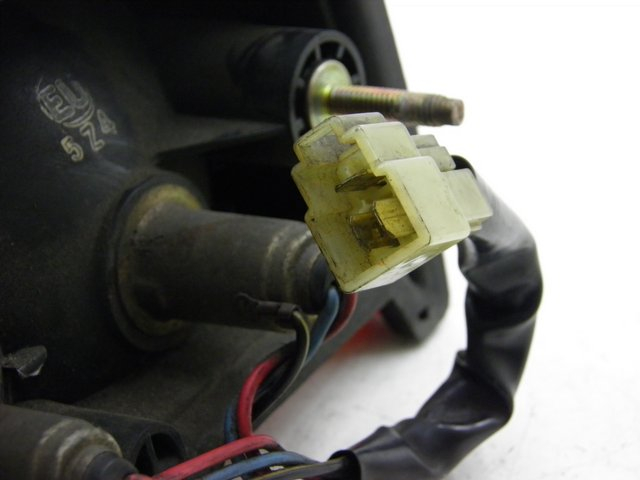 photo de RÜCKLICHT KAWASAKI ZEPHYR 550 (1991 - 1998) - Zoom auf Gebrauchszustand