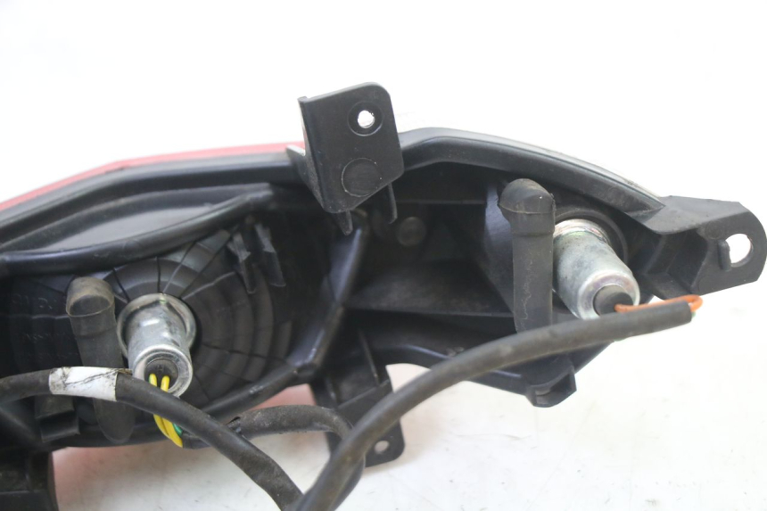 photo de RÜCKLICHT PEUGEOT KISBEE 2T 50 (2010 - 2017) - Oberflächenzustand und Material