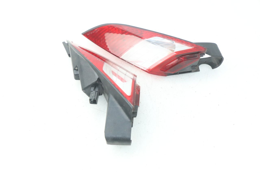 photo de RÜCKLICHT PEUGEOT SATELIS 125 (2006 - 2009) - Details der Befestigungspunkte