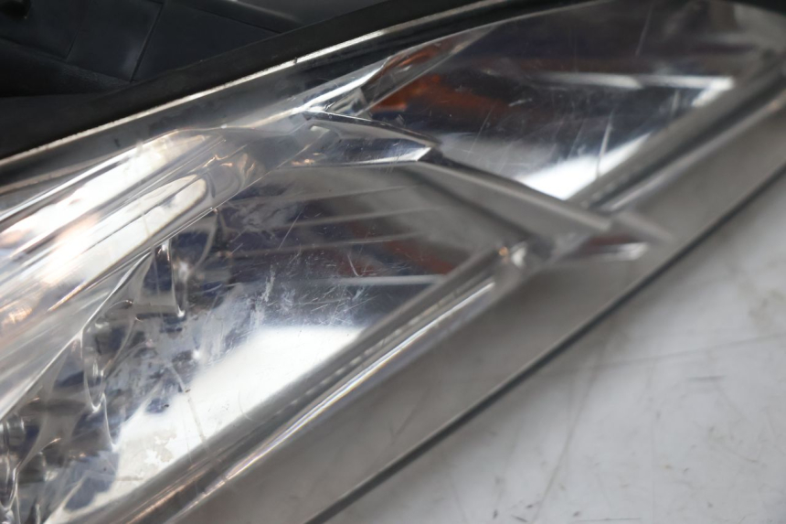 photo de RÜCKLICHT PEUGEOT SATELIS 125 (2013 - 2018) - Details der Befestigungspunkte