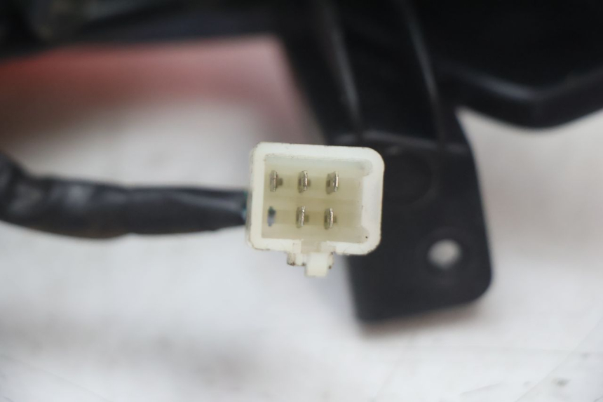 photo de RÜCKLICHT PEUGEOT STREETZONE NAKED 2T 50 (2014 - 2018) - Details der Befestigungspunkte