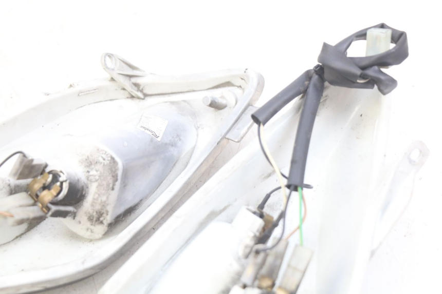 photo de RÜCKLICHT YAMAHA XMAX X-MAX 125 (2006 - 2009) - Details der Befestigungspunkte