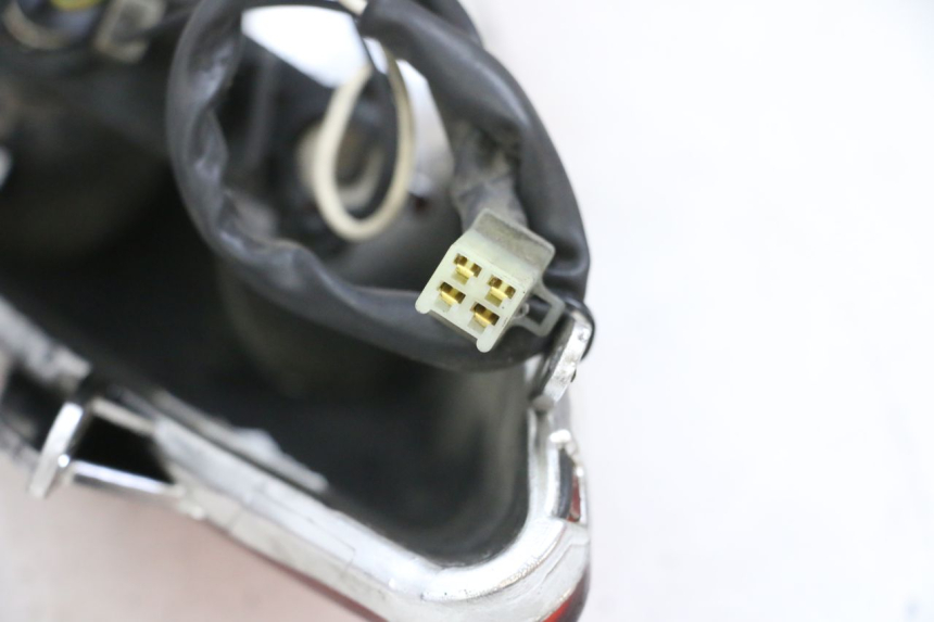 photo de RÜCKLICHT YAMAHA XMAX X-MAX 125 (2006 - 2009) - Details der Befestigungspunkte