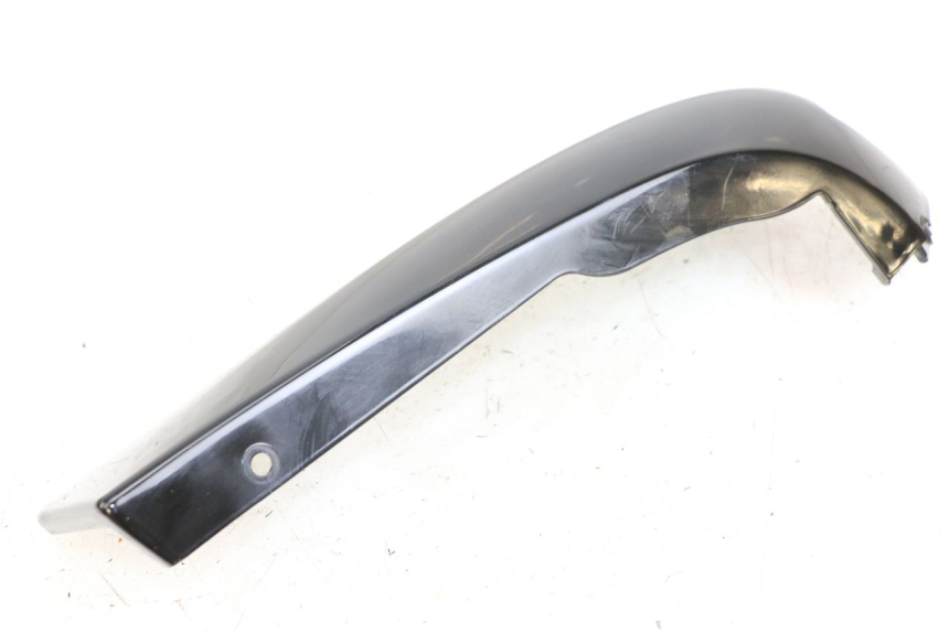 photo de HINTERE RECHTE SEITENVERKLEIDUNG E-MAX 80L 1 (2011 - 2014) - Details der Befestigungspunkte