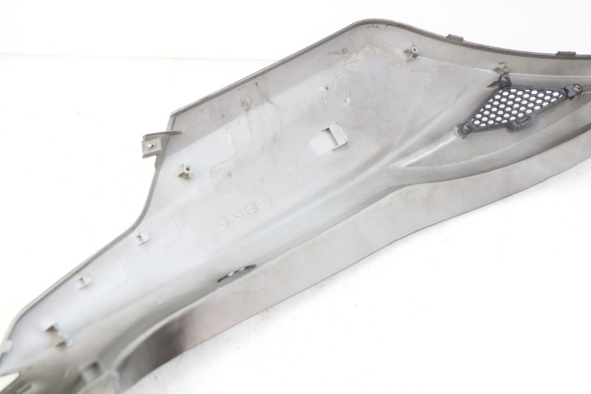 photo de RECHTER HINTERER KOTFLÜGEL KYMCO AGILITY 16+ 4T 50 (2018 - 2023) - Charakteristische Merkmale