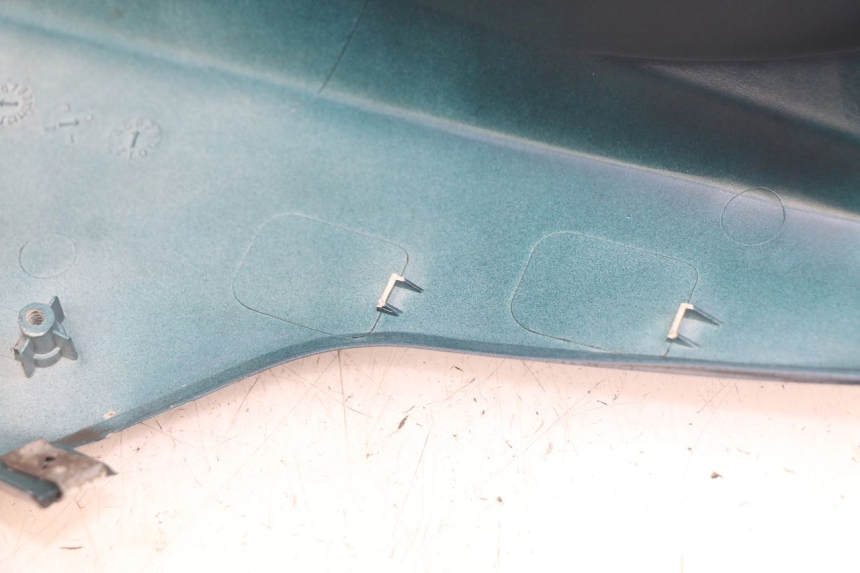 photo de RECHTER HINTERER KOTFLÜGEL KYMCO AGILITY 16+ 4T 50 (2018 - 2023) - Detailansicht des Bauteils