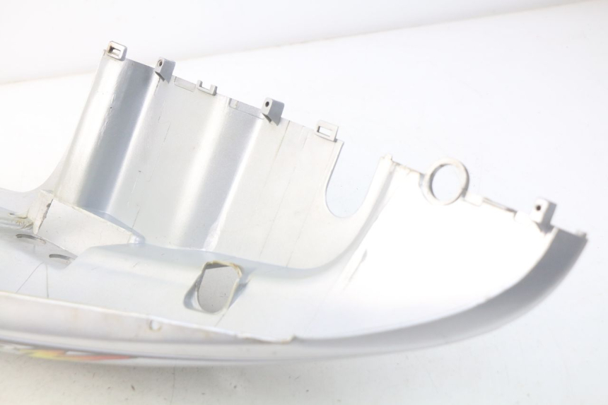 photo de RECHTER HINTERER KOTFLÜGEL KYMCO AGILITY 4T 50 (2005 - 2018) - Zoom auf Gebrauchszustand