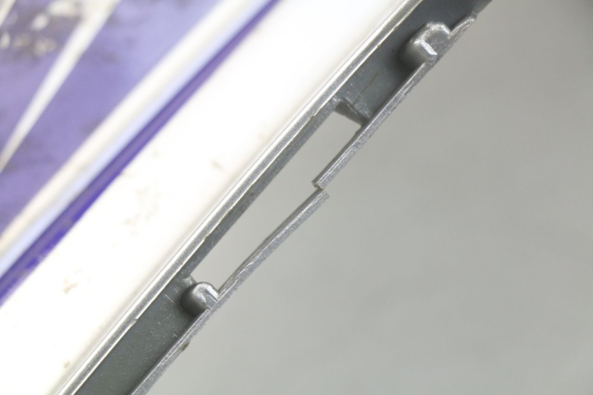 photo de RECHTER HINTERER KOTFLÜGEL KYMCO AGILITY 4T 50 (2005 - 2018) - Details der Befestigungspunkte