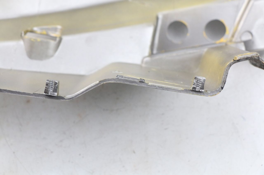 photo de RECHTER HINTERER KOTFLÜGEL KYMCO AGILITY 4T 50 (2005 - 2018) - Oberflächenzustand und Material