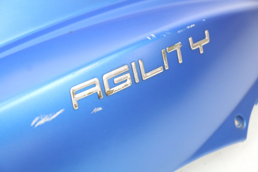 photo de RECHTER HINTERER KOTFLÜGEL KYMCO AGILITY 4T 50 (2018 - 2022) - Kennzeichnungen und Originalreferenzen