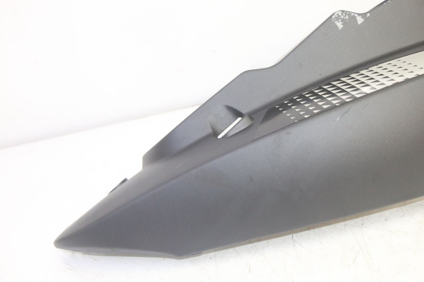 photo de RECHTER HINTERER KOTFLÜGEL KYMCO AGILITY 4T 50 (2018 - 2022) - Detailansicht des Bauteils