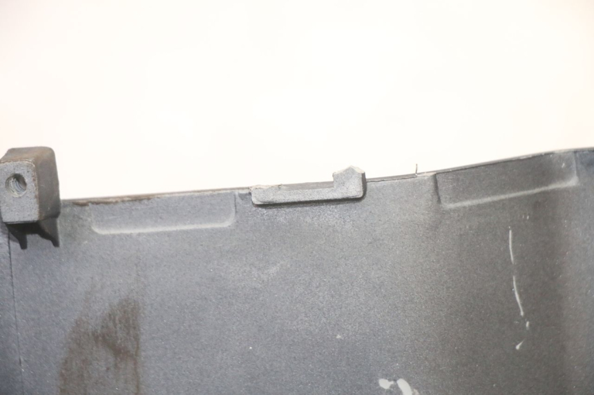 photo de RECHTER HINTERER KOTFLÜGEL KYMCO AGILITY 4T 50 (2018 - 2022) - Charakteristische Merkmale