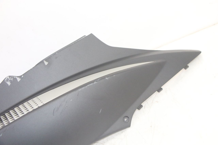 photo de RECHTER HINTERER KOTFLÜGEL KYMCO AGILITY 4T 50 (2018 - 2022) - Zoom auf Gebrauchszustand