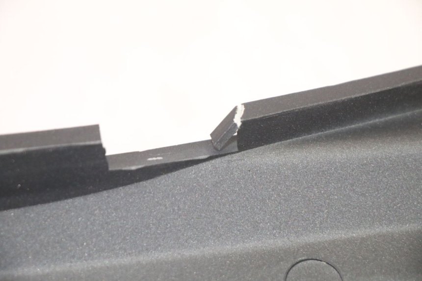 photo de RECHTER HINTERER KOTFLÜGEL KYMCO AGILITY 4T 50 (2018 - 2022) - Kennzeichnungen und Originalreferenzen