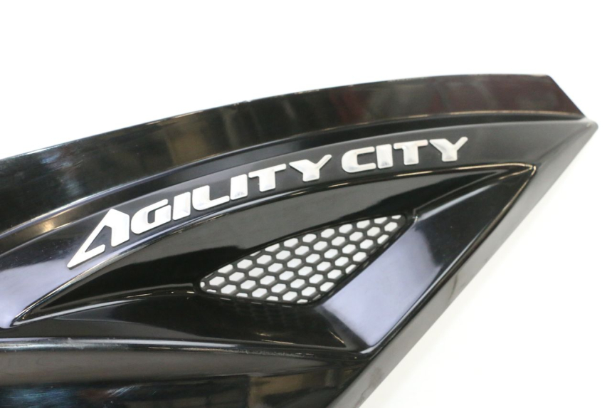 photo de VERKLEIDUNG HINTEN RECHTS KYMCO AGILITY CITY 16P 125 (2015 - 2024) - Detailansicht des Bauteils