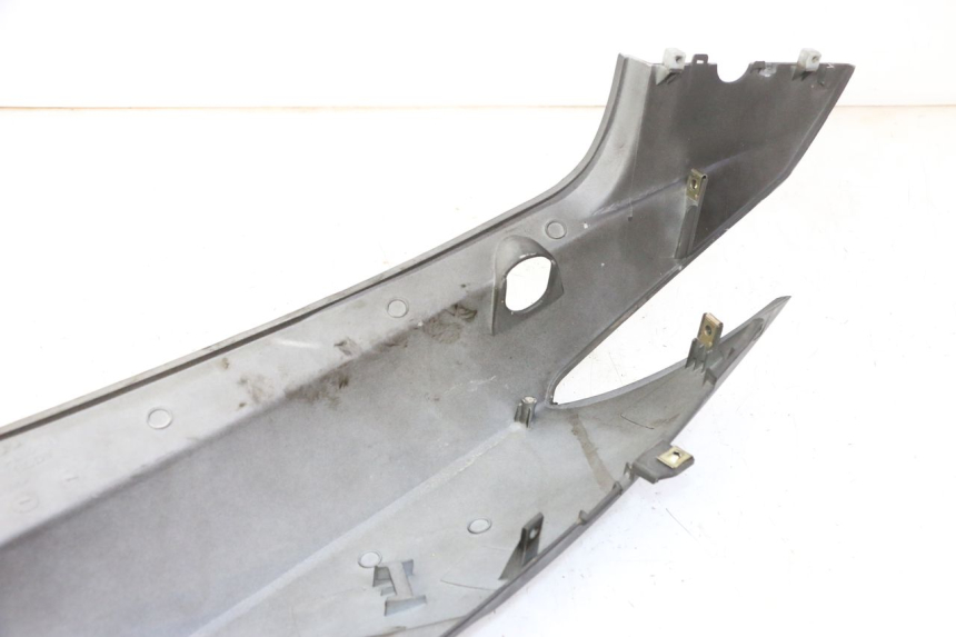 photo de VERKLEIDUNG HINTEN RECHTS KYMCO AGILITY NAKED RENOUVO 2T 50 (2011 - 2018) - Detailansicht des Bauteils