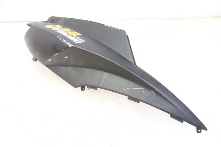 photo de VERKLEIDUNG HINTEN RECHTS KYMCO AGILITY NAKED RENOUVO 2T 50 (2011 - 2018) - Kennzeichnungen und Originalreferenzen