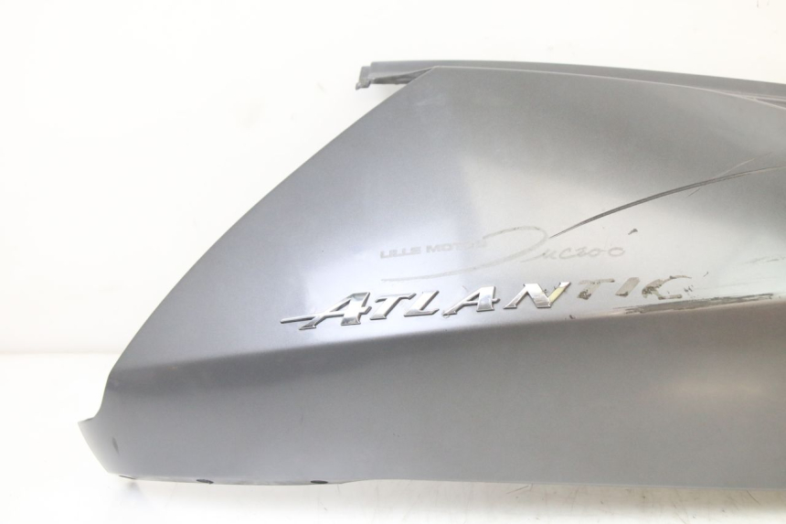 photo de VERKLEIDUNG HINTEN RECHTS APRILIA ATLANTIC 125 (2003 - 2009) - Detailansicht des Bauteils