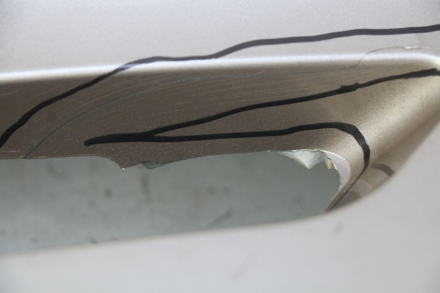 photo de RECHTER HINTERER KOTFLÜGEL ECCITY ARTELEC 670 1 (2013 - 2017) - Oberflächenzustand und Material