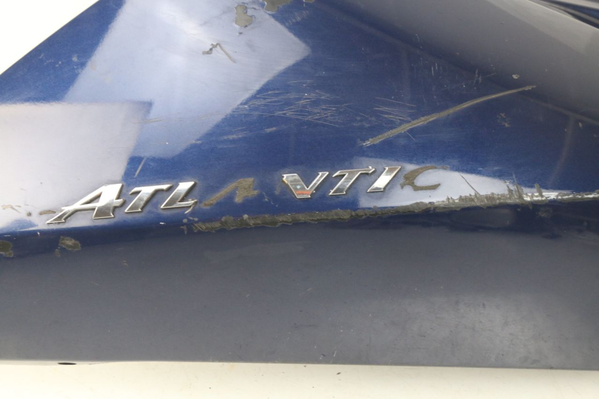 photo de VERKLEIDUNG HINTEN RECHTS APRILIA ATLANTIC 125 (2003 - 2009) - Detailansicht des Bauteils