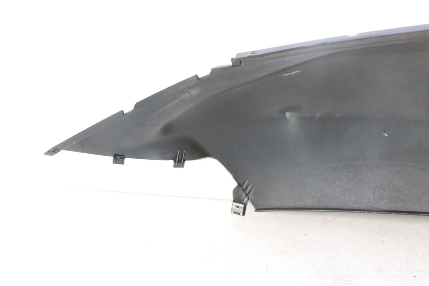 photo de VERKLEIDUNG HINTEN RECHTS APRILIA ATLANTIC S 125 (2010 - 2013) - Charakteristische Merkmale