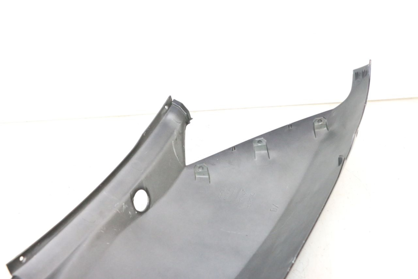 photo de VERKLEIDUNG HINTEN RECHTS APRILIA ATLANTIC S 125 (2010 - 2013) - Hochauflösende Nahaufnahme