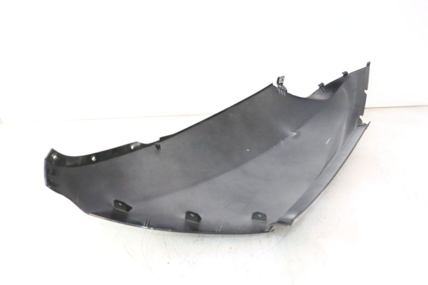photo de VERKLEIDUNG HINTEN RECHTS APRILIA ATLANTIC S 125 (2010 - 2013) - Fokus auf die Struktur
