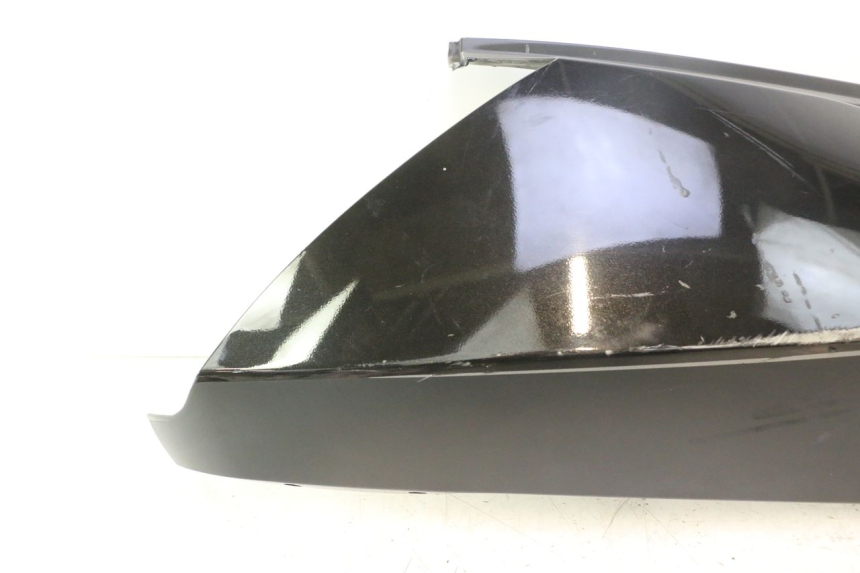 photo de VERKLEIDUNG HINTEN RECHTS APRILIA ATLANTIC S 125 (2010 - 2013) - Zoom auf Gebrauchszustand