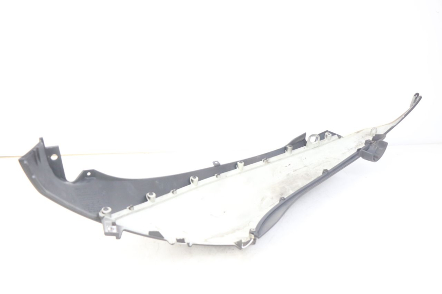 photo de RECHTER HINTERER KOTFLÜGEL PIAGGIO BEVERLY 125 (2010 - 2015) - Technische Nahaufnahme