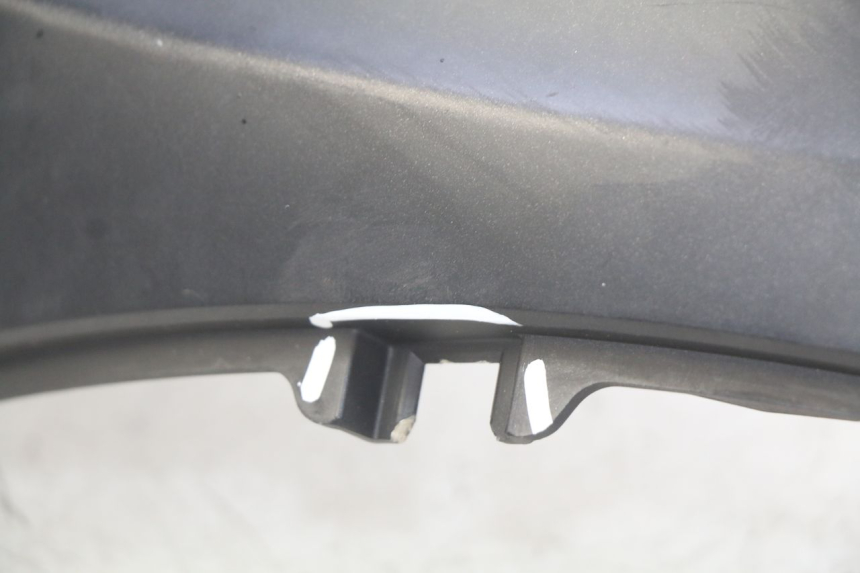 photo de RECHTER HINTERER KOTFLÜGEL PIAGGIO BEVERLY 125 (2010 - 2015) - Details der Befestigungspunkte