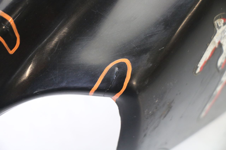 photo de RECHTER HINTERER KOTFLÜGEL MBK BOOSTER NEXT GENERATION 50 (1995 - 1998) - Details der Befestigungspunkte