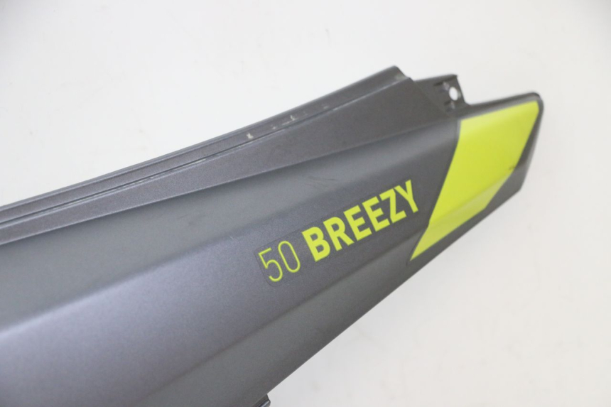 photo de VERKLEIDUNG HINTEN RECHTS MOTRON BREEZY 4T 50 (2021 - 2025) - Charakteristische Merkmale