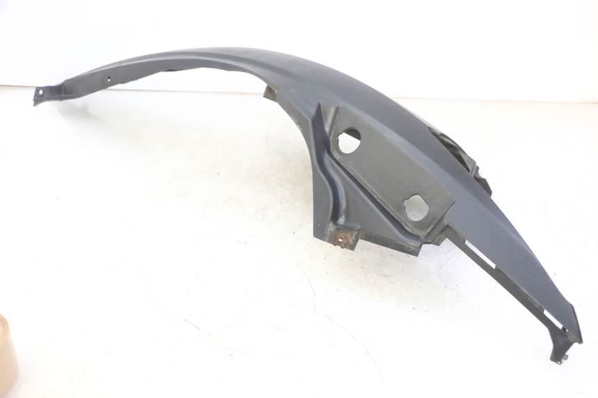 photo de VERKLEIDUNG HINTEN RECHTS SUZUKI BURGMAN 125 (2007 - 2014) - Hochauflösende Nahaufnahme