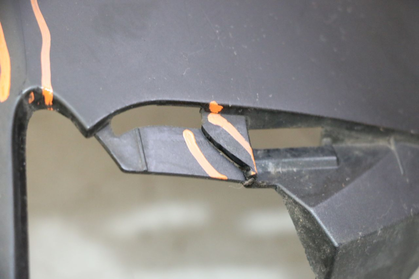 photo de VERKLEIDUNG HINTEN RECHTS SUZUKI BURGMAN 125 (2007 - 2014) - Zoom auf Gebrauchszustand