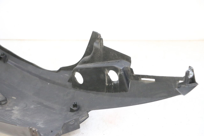 photo de VERKLEIDUNG HINTEN RECHTS SUZUKI BURGMAN 125 (2007 - 2014) - Details der Befestigungspunkte