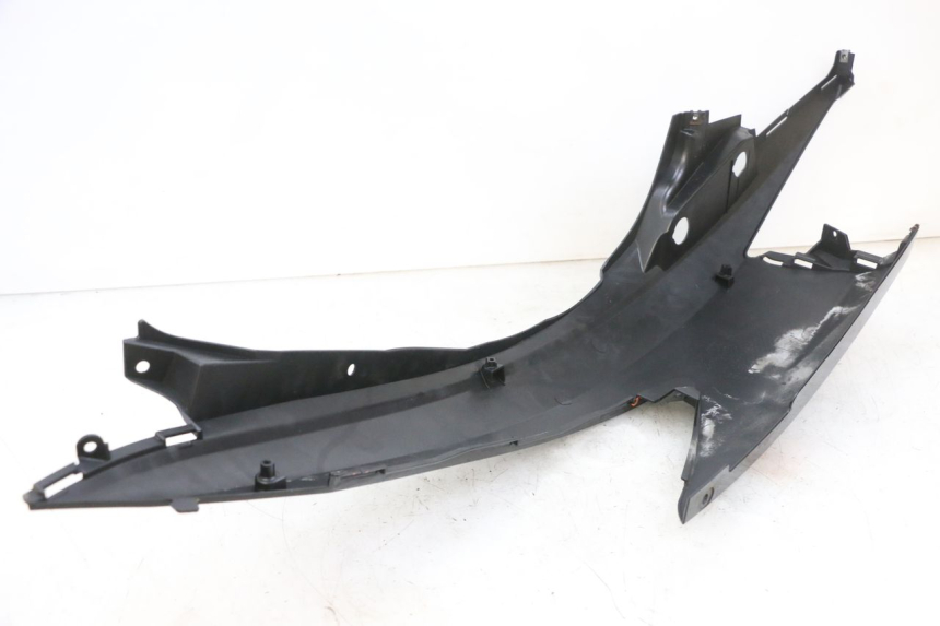 photo de VERKLEIDUNG HINTEN RECHTS SUZUKI BURGMAN 125 (2007 - 2014) - Zoom auf Gebrauchszustand