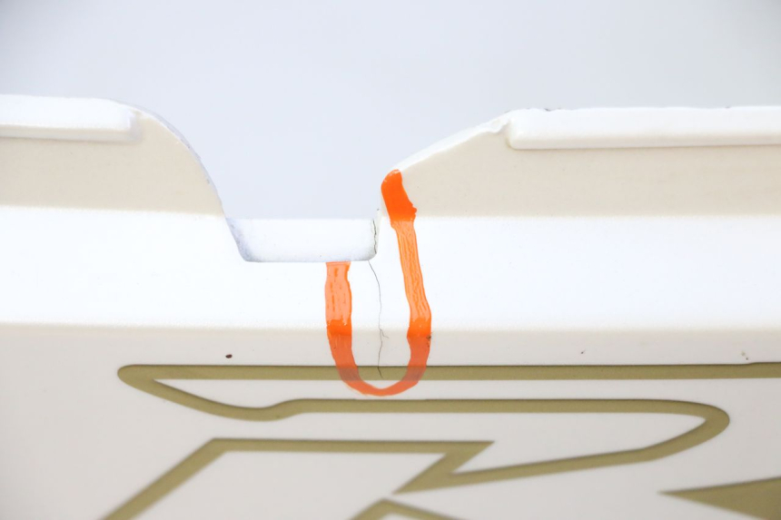 photo de RECHTER HINTERER KOTFLÜGEL HONDA CBR RR FIREBLADE 900 (1992 - 1994) - Detailansicht des Bauteils