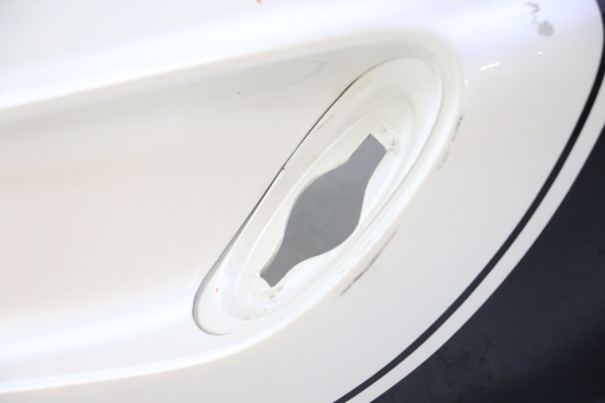 photo de RECHTER HINTERER KOTFLÜGEL HONDA CBR RR FIREBLADE 900 (1992 - 1994) - Hochauflösende Nahaufnahme