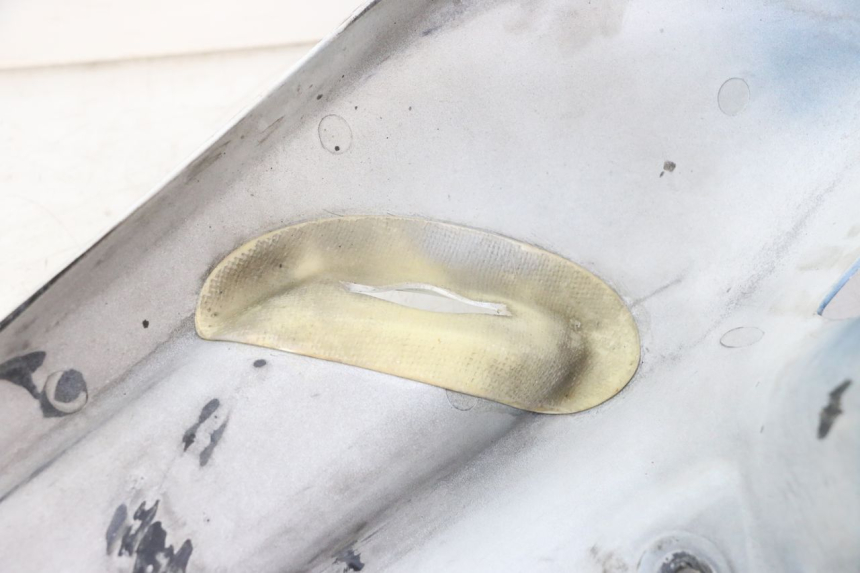 photo de RECHTER HINTERER KOTFLÜGEL HONDA CBR RR FIREBLADE 900 (1992 - 1994) - Oberflächenzustand und Material