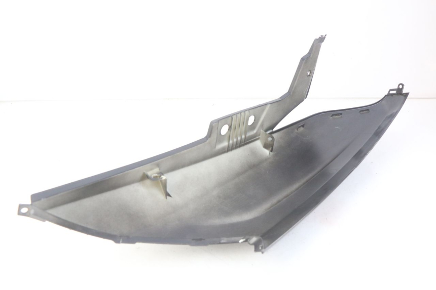 photo de RECHTER HINTERER KOTFLÜGEL PEUGEOT CITYSTAR 125 (2011 - 2017) - Details der Befestigungspunkte