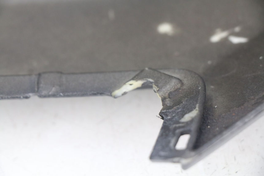 photo de RECHTER HINTERER KOTFLÜGEL PEUGEOT CITYSTAR 50 (2013 - 2017) - Technische Nahaufnahme